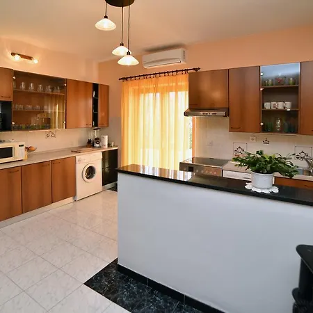 Enjoy Apartment Split
