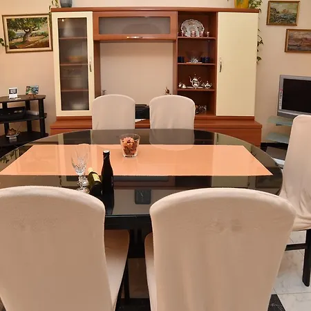 Enjoy 아파트 스플리트