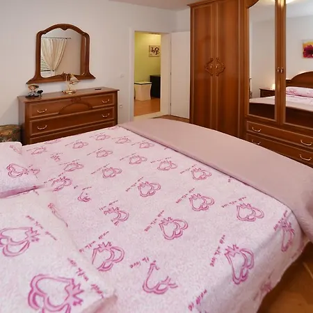 Enjoy Apartman *