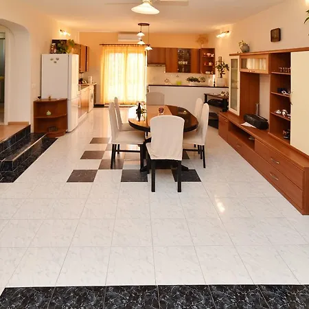Enjoy Apartman *